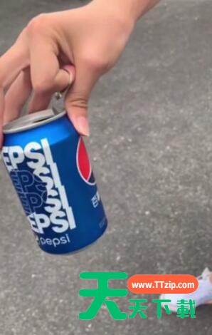 抖音中单手开可乐的拍摄具体步骤 抖音中单手开可乐的拍摄具体步骤